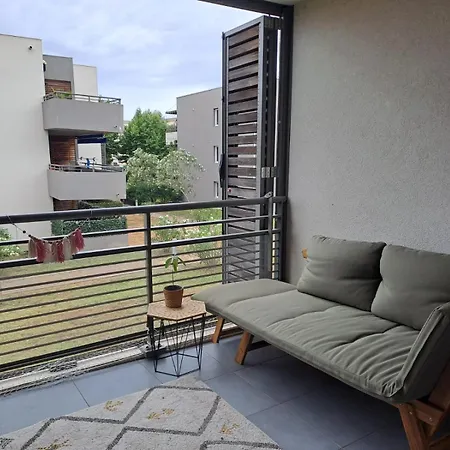 T2 Avec Terrasse, 5 Min De La Apartment